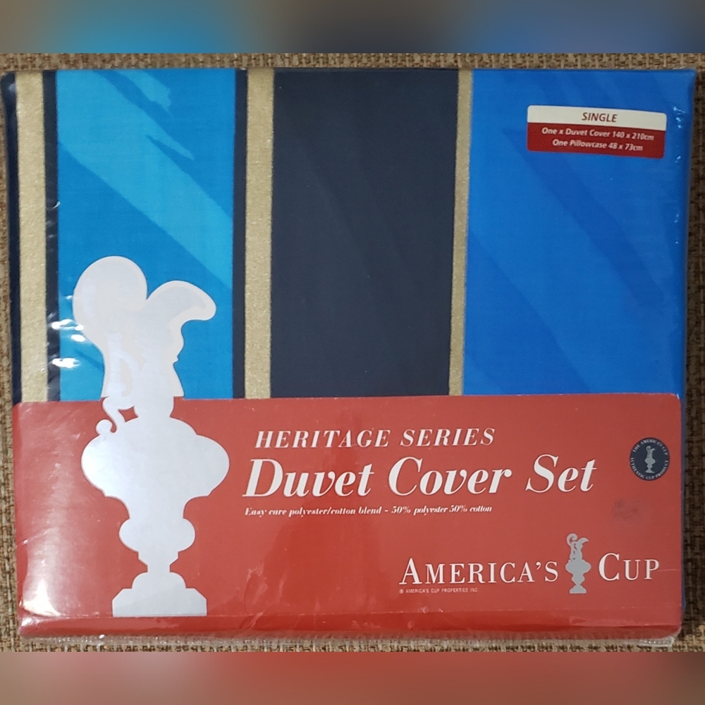NWT- Heritage Series Duvet Cover Set Single